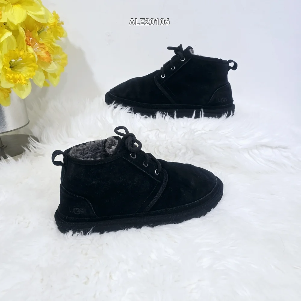 Ugg Men's Neumel Size 9Black Grey Lined Lace-Up Chukka Winter Boot